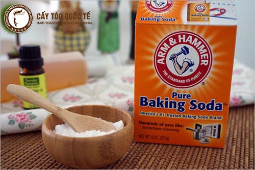 baking soda chộn với dầu gội sẽ giúp tăng tính năng làm sạch khi gội đầu