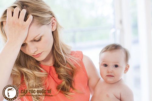 Làm sao để giảm rụng tóc sau khi sinh?